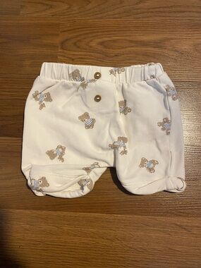 ✨8/$10. H&M. Baby Bear Print Cotton Shorts. Newborn